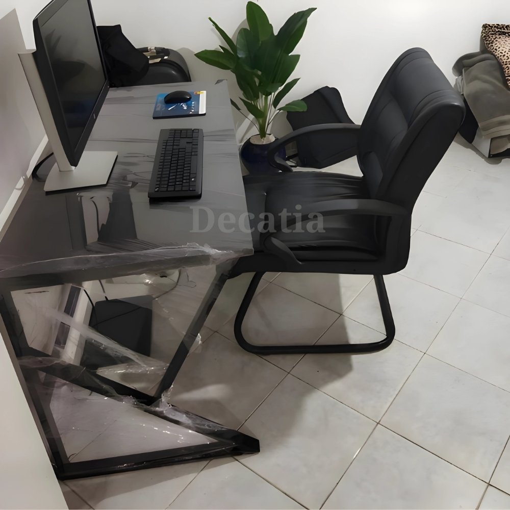 مكتب بتصميم (k) لون أسود . bureau design (k) noir